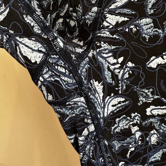 Lululemon Wunder Under Hi-Rise Navy Floral Leggings 6 - Picture 8 of 8
